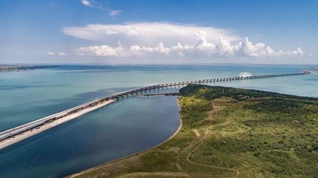 Новогодняя пробка у Крымского моста: придется немного подождать