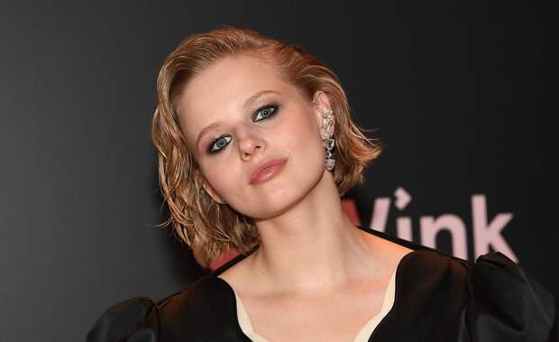 Актриса Саша Бортич выложила фото без бюстгальтера