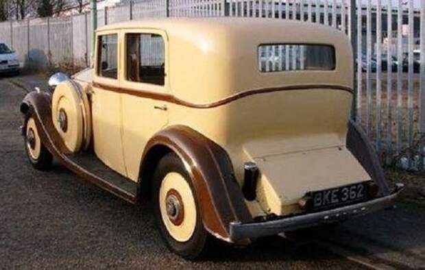 Еще один заброшенный гараж (16 фото)