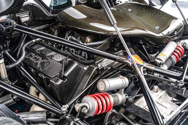 Гиперкар Koenigsegg 2008 года с механической коробкой передач