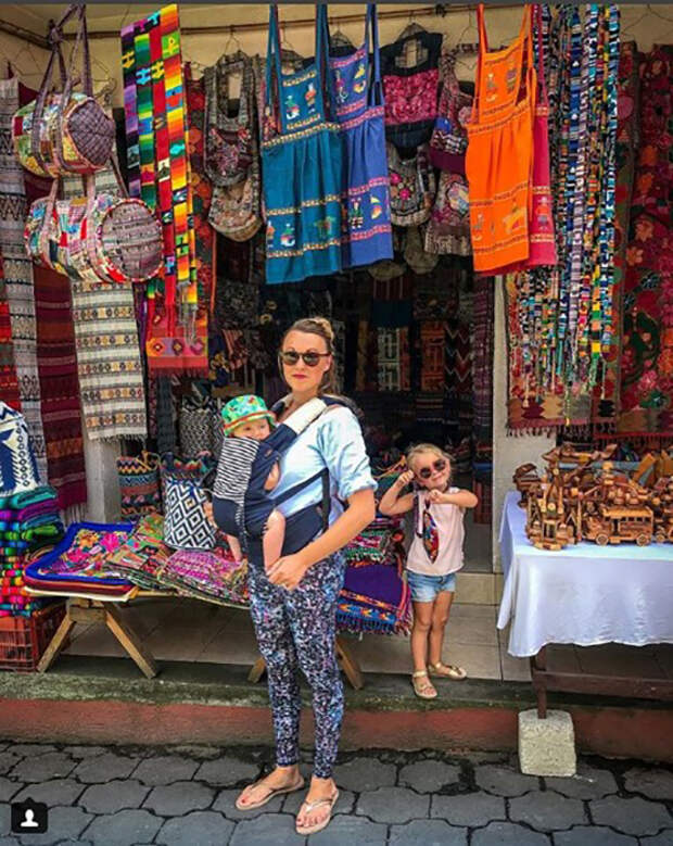 Карен с детьми в Гватемале. Instagram travelmadmum.