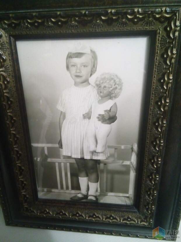 Это я в детстве с любимой куклой.