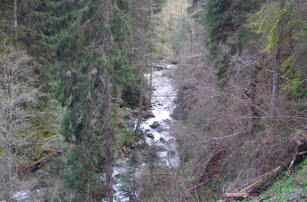 водопад в горах
