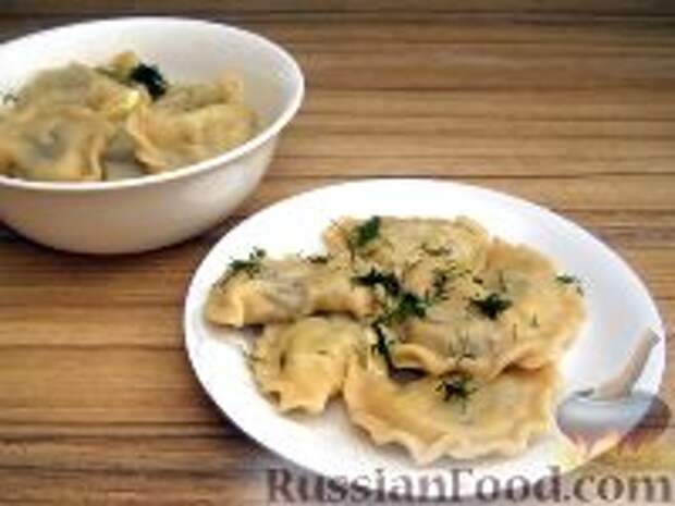 Фото к рецепту: Вареники с картошкой и жареными грибами