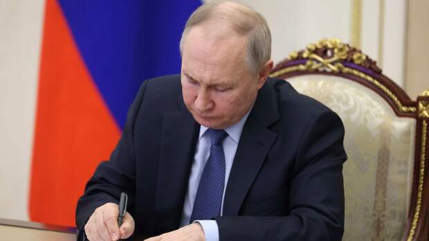 Путин указом отправил в отставку красноярского губернатора Усса