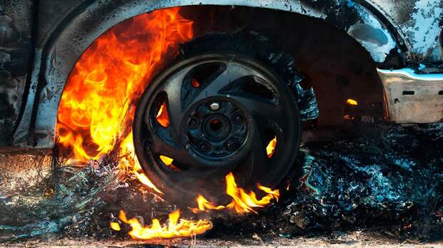 Как не допустить пожара в автомобиле летом: советы эксперта