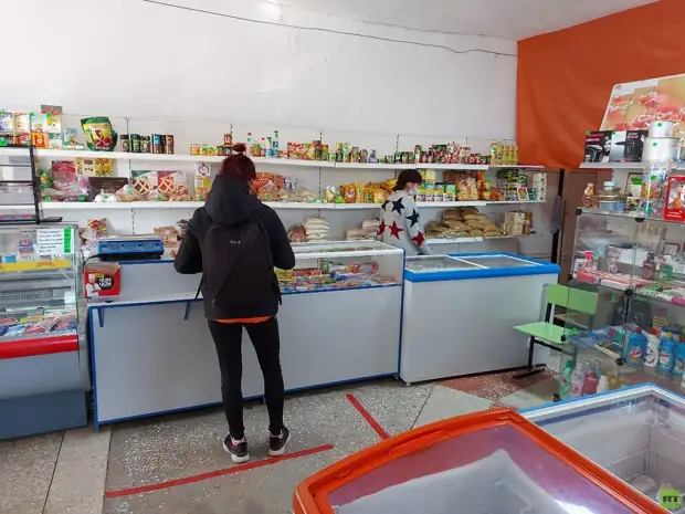 «Я не куплю пол-литра водки за 300 рублей — дорого»: в чём причины массового отравления метанолом в Оренбургской области