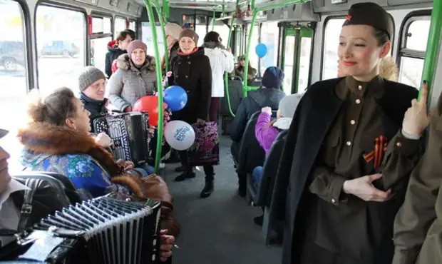 Песенный марафон #ОднаНаВсех. По Салехарду в восьмой раз проедет поющий автобус