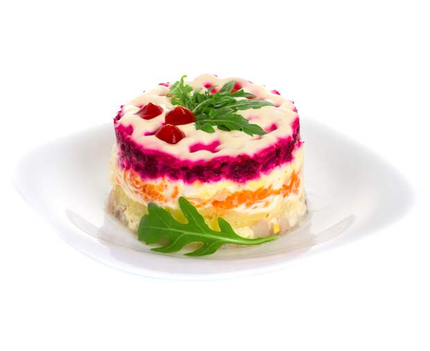 Слоёный салат в вашей любимой вариации будет выглядеть нарядно на праздничном столе