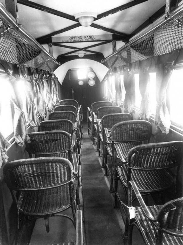 Интерьер самолета авиакомпании Imperial Airways. 1936 год Интерьер самолета авиакомпании Imperial Airways. 1936 год история, ретро, фотографии