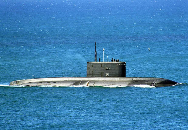 "Варшавянка" сыграла с британскими моряками авианосного ордера в "кошки-мышки", но так и не была обнаружена.
