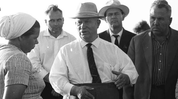 ​​​«Вы мужики или ***** проклятые?»: какими словами Хрущев обзывал художников на скандальной выставке в Манеже зимой 1962-го