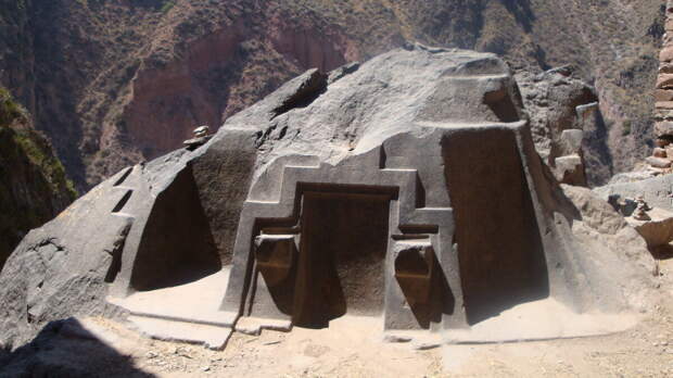 Фото: открытый источник. Объект из Перу под названием Наупа Хуака или Иглесия.