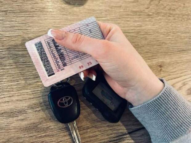 В России отменили автопродление водительских прав