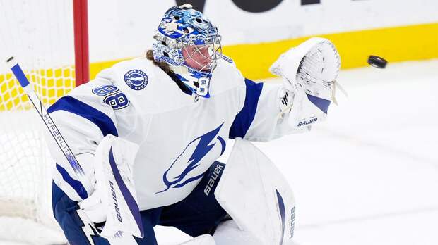 Василевский подрался с голкипером «Бостона», уронив американца на лед