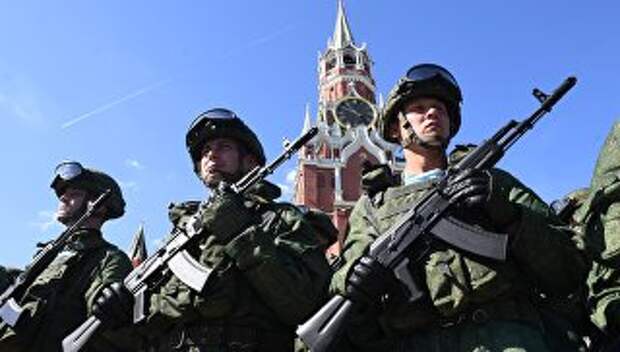 Военнослужащие на Красной площади в Москве. Архивное фото