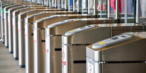 Дублирование указателей на станциях метро помогло снизить загрузку вестибюлей на 50 процентов – Дептранс Фото: М. Денисов mos.ru
