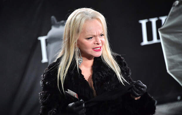 «Ей терять сейчас нечего»: Лариса Долина отказалась передавать ключи от проданной квартиры