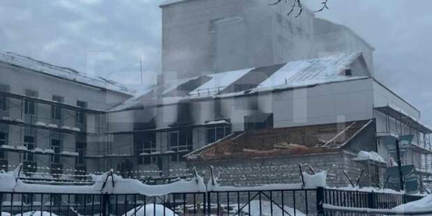 Черный дым над учебным центром: в Эжве загорелось здание подготовки полицейских