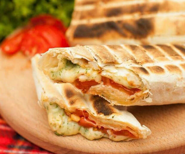 Лаваш с овощами на мангале. Лаваш с овощами на мангале.