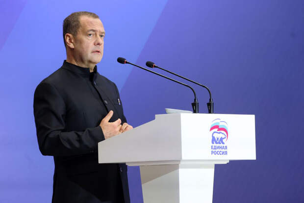 Медведев: украинский кризис закончится, безумие Запада не может длиться вечно