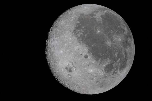 Orion установил рекорд дальности: экипаж Artemis II снял Луну и начал возвращение на Землю