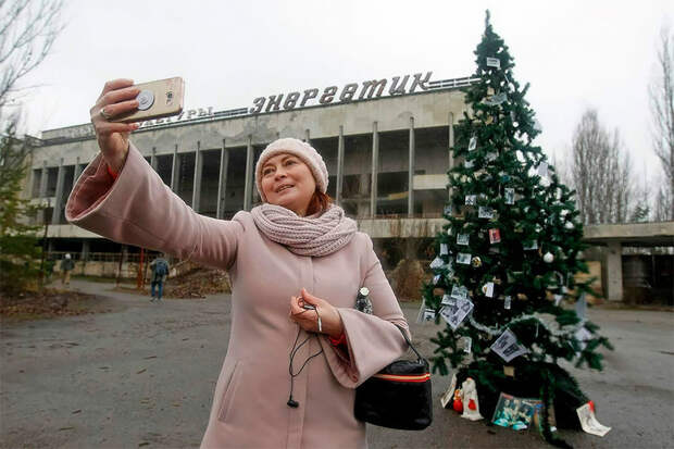 Блог - В «мертвом» городе Припять появилась новогодняя елка В «мертвом» городе Припять появилась новогодняя елка