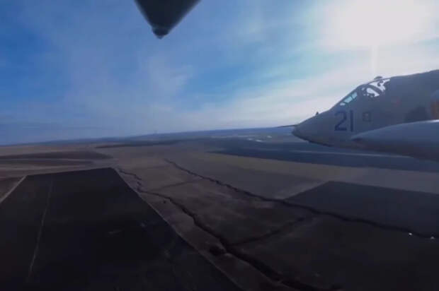 В Сети появились кадры уничтожения Су-25 ВСУ в небе над ДНР