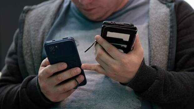 Почему россияне попадаются на уловки мошенников объяснил эксперт: подробно о том, как они выбирают людей для обмана