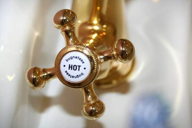 faucet-1529179_1920 alt
