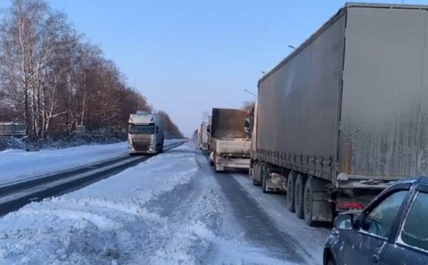 Пробку на трассе М-5 «Урал» в Рязанской области устраняют 50 единиц техники