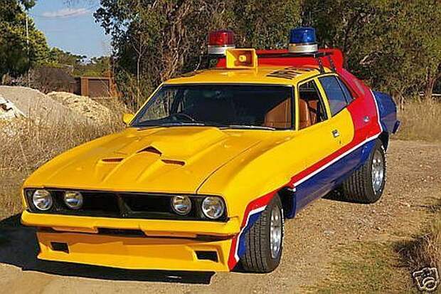 Мажорные машины с родины кенгуру - созданные на базе австралийских Ford Falcon «Interceptor» и «Pursuit Special» жгли резину под палящим солнцем в <br> легендарном фильме Безумный Макс. Желтый Interceptor был оснащен «восьмеркой» 5,8 литра, выдававшей 260 «лошадок», в то время как черный Pursuit <br> Special создавался на базе ограниченной версии модели - GT351 - и доработан до потрясающих 600 л.с. Безумному Максу - безумную машину! Мажорные машины с родины кенгуру - созданные на базе австралийских Ford Falcon «Interceptor» и «Pursuit Special» жгли резину под палящим солнцем в <br> легендарном фильме Безумный Макс. Желтый Interceptor был оснащен «восьмеркой» 5,8 литра, выдававшей 260 «лошадок», в то время как черный Pursuit <br> Special создавался на базе ограниченной версии модели - GT351 - и доработан до потрясающих 600 л.с. Безумному Максу - безумную машину!
