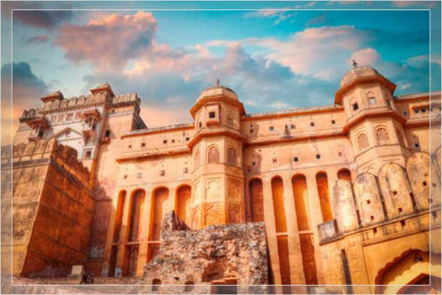 Основан форт Амбер был в 967 году нашей эры.