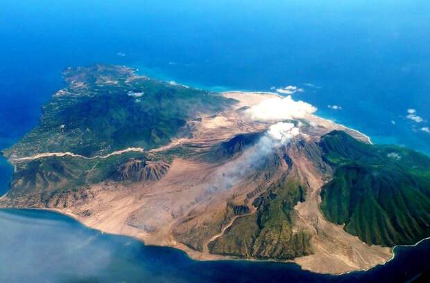 Рождение земли: 7 потрясающих снимков островов-вулканов