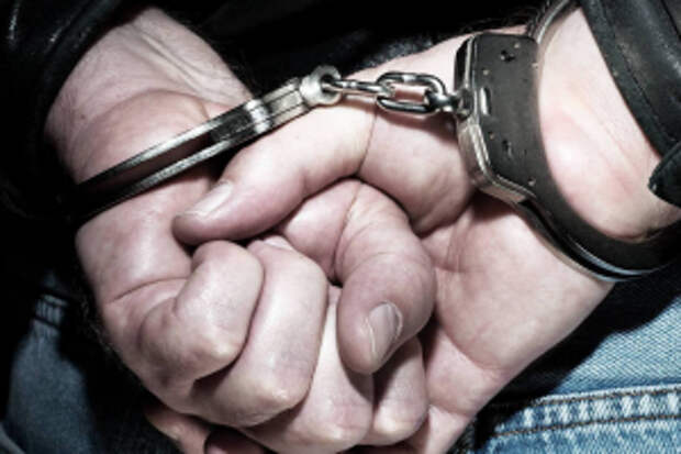 Полицейские из подмосковного Можайска задержали курьера телефонных мошенников, обманувших 77-летнюю пенсионерку на 390 тысяч рублей