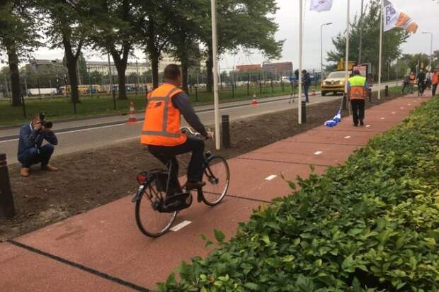 Велодорожка из пластиковых отходов в Нидерландах