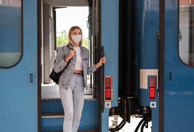 "Я очень-очень этого боюсь": проводница, которую скинули с поезда, рассказала о новой фобии