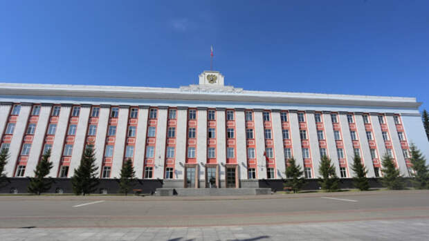 Министр спорта возглавил медиарейтинг алтайских чиновников