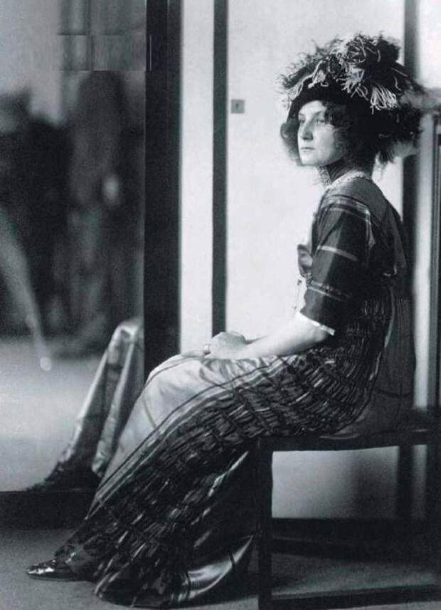 Эмилия Флёге в салоне, 1910 год. / Фото: www.ifotki.info
