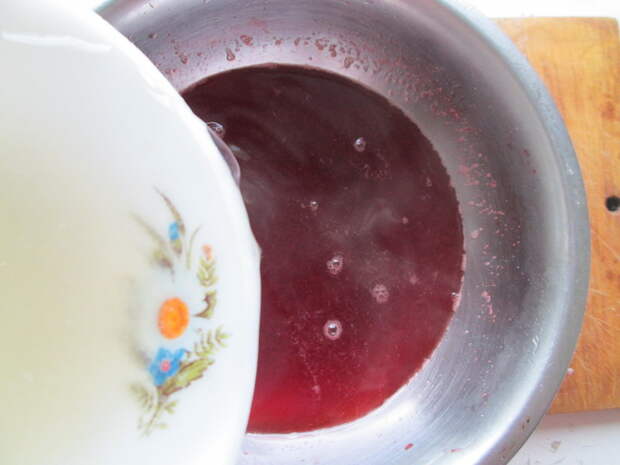 Мои «крошки» тортики, пеку их летом из свежей клубники