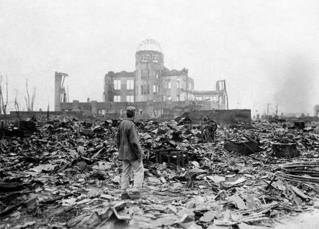 Атомные бомбардировки Хиросимы и Нагасаки - Вторая мировая война, 1945
