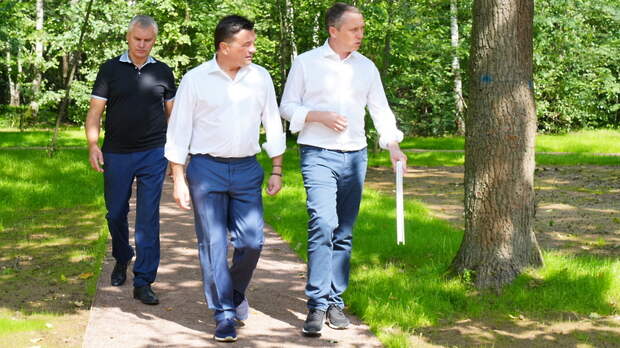 Андрей Воробьев проверил, как идет благоустройство Фрязинского лесопарка