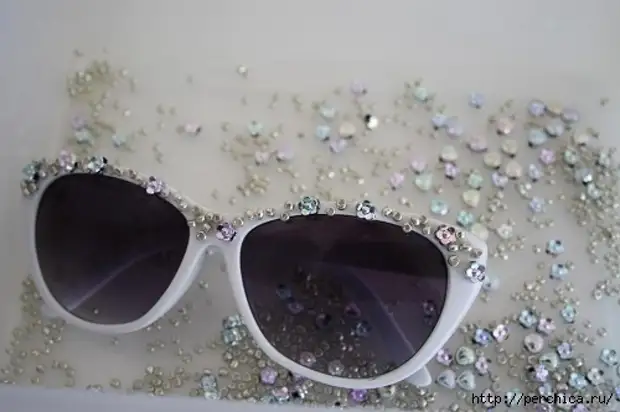 как украсить очки, идеи по украшению очков | Pearls diy, Diy sunglasses, Pearl accessories