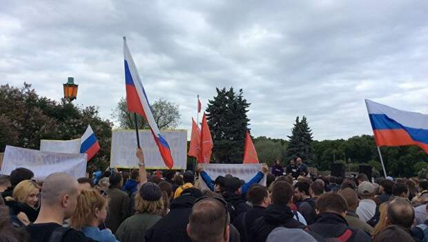Митинг против переименования моста в Санкт-Петербурге в честь Ахмата Кадырова. 2 июня 2016 года.