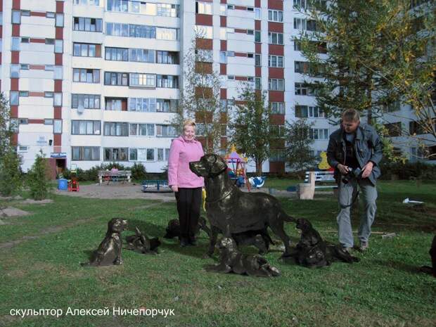 Памятник лабрадору Кони Полгрейв и восьми щенкам (модели). Фото из открытых источников.