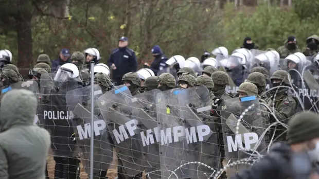 В МИД России призвали Польшу прекратить силовые действия против мигрантов