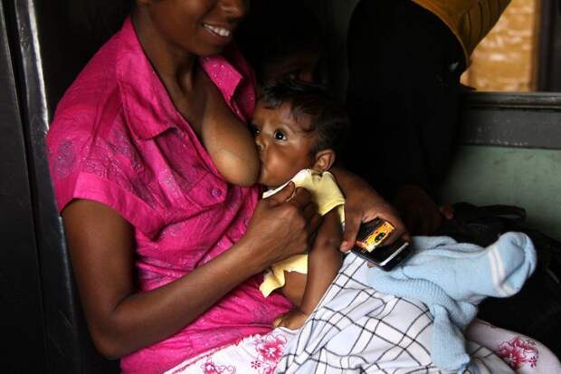 Элла, Шри-Ланка, 2012 мамы, материнская любовь, мать и дитя, путешествия, трогательно, фото, фотомир, фотоочерки