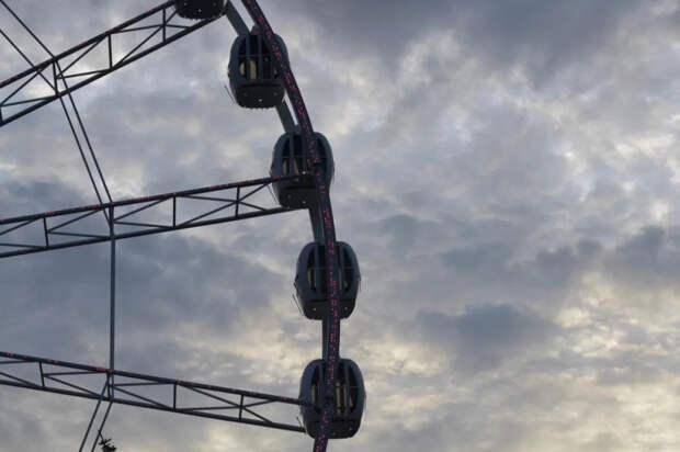 В Петербурге продают два колеса обозрения