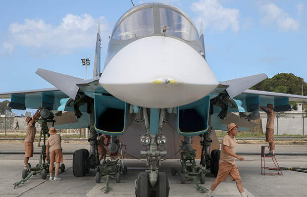 Бомбардировщик Су-34 на авиабазе Хмеймим