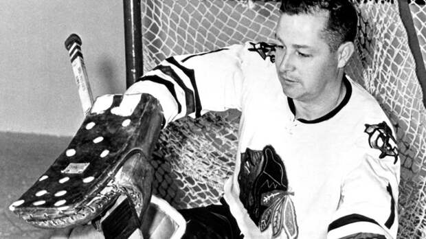 Chicago Blackhawks goalie Glenn Hall